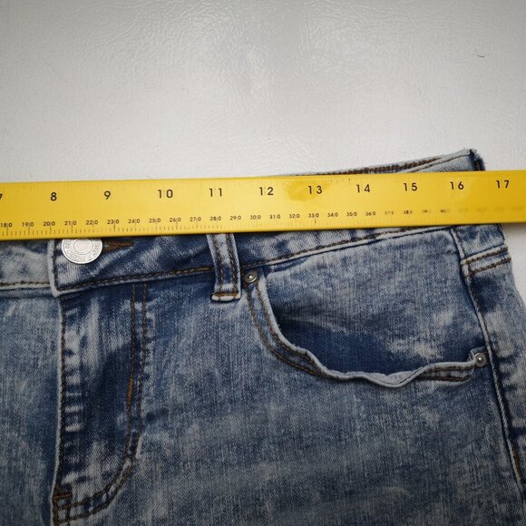 Indigo Rein Ladies Size 15 (Waist 31) Acid Washed Jean Shorts - Picture 10 of 13